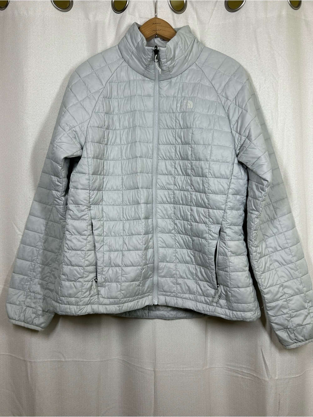 The North Face Quilted Jacket Full Zip Sz Large Woman’s Light Grey Thermoball